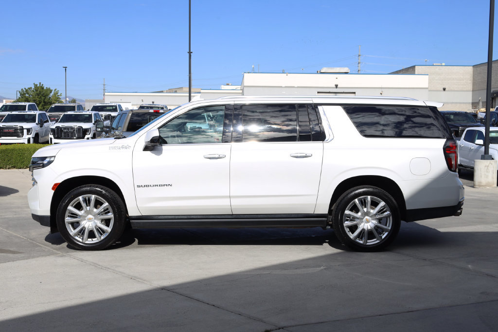 Used 2021 Chevrolet Suburban High Country w/ Premium Package AWD/4WD image 3