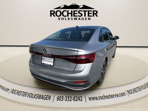 New 2025 Volkswagen Jetta SE FWD image 9