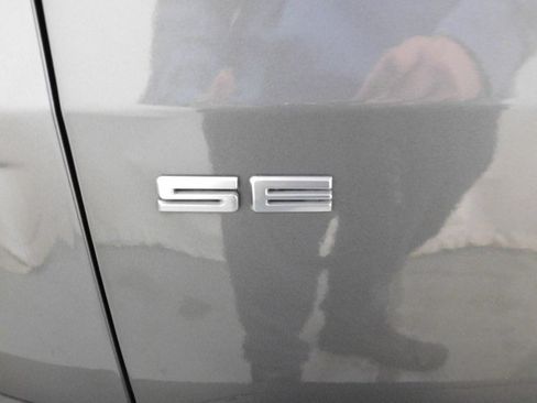 Used 2022 Ford Escape SE w/ SE Sport Appearance Package image 7