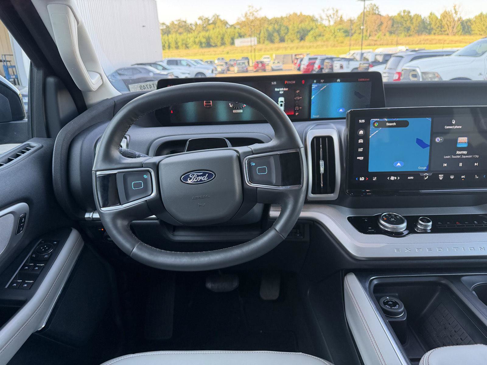 Used 2025 Ford Expedition Active AWD/4WD image 8
