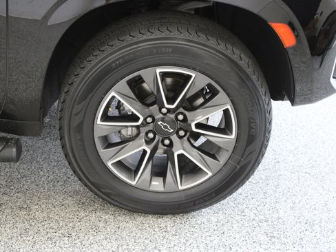 Used 2023 Chevrolet Tahoe Z71 w/ Z71 Off-Road Package AWD/4WD image 5