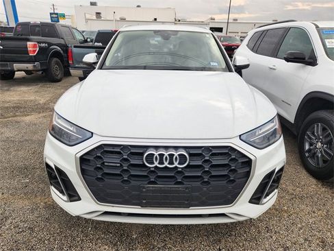 Used 2022 Audi Q5 2.0T Premium w/ Convenience Package image 2