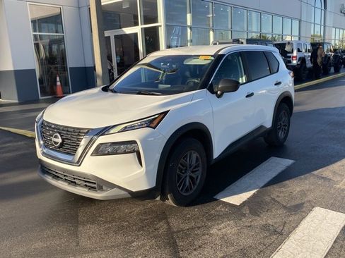 Used 2023 Nissan Rogue S image 3