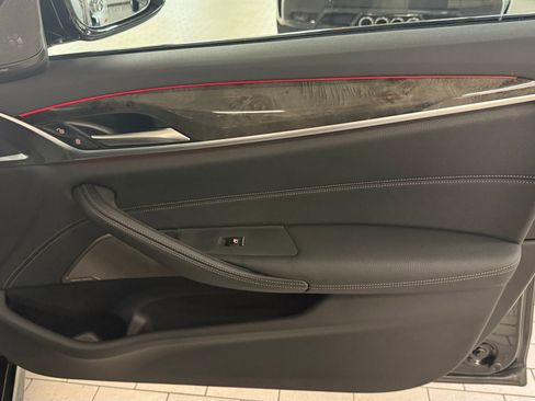 Used 2022 BMW 530i xDrive w/ M Sport Package image 19