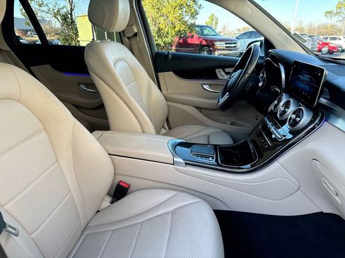 Used 2021 Mercedes-Benz GLC 300 w/ Premium Package image 24