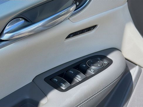 Used 2018 Cadillac XT5 Luxury w/ Driver Awareness Package image 22