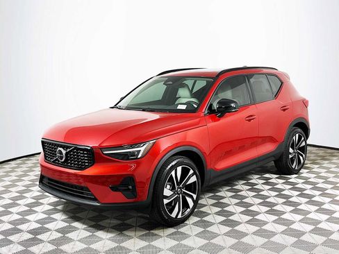 Used 2025 Volvo XC40 B5 Ultra w/ Climate Package AWD/4WD image 3