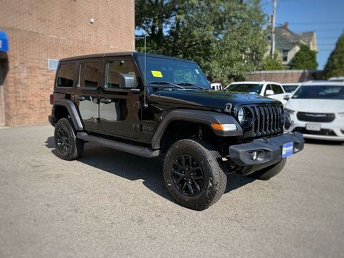 Used 2022 Jeep Wrangler Unlimited Sport AWD/4WD image 3