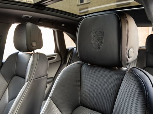 Certified 2026 Porsche Macan AWD/4WD image 22