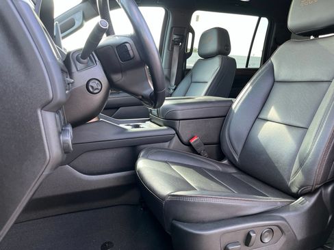 Used 2023 Chevrolet Suburban High Country RWD image 8