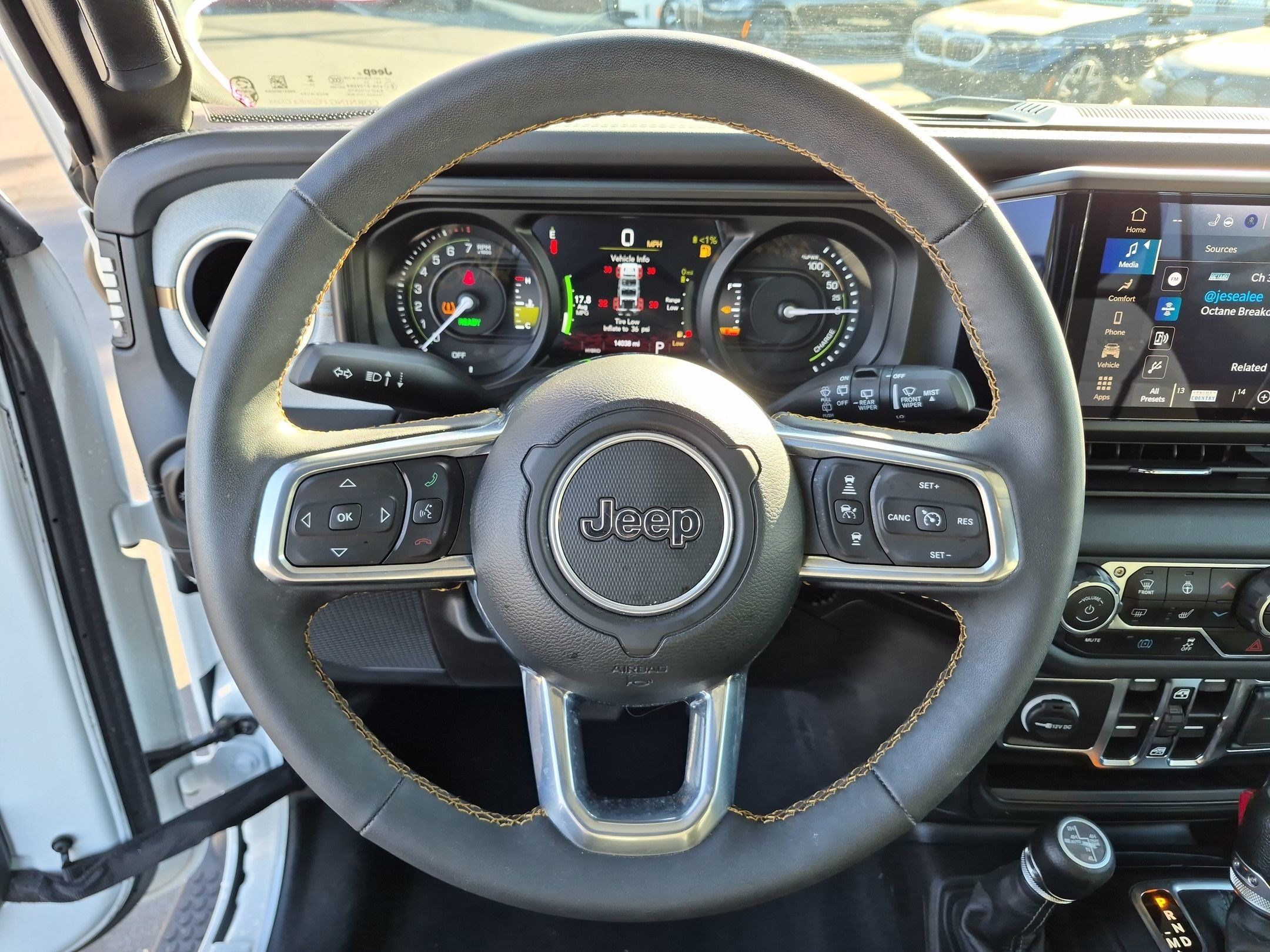 Used 2024 Jeep Wrangler Unlimited Sahara AWD/4WD image 18
