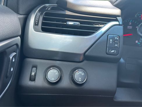 Used 2018 Chevrolet Tahoe LT image 16