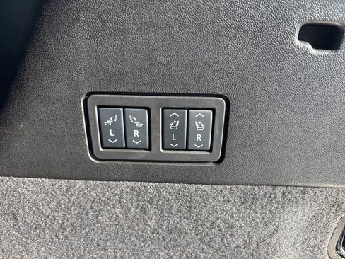 Used 2025 Cadillac XT6 Premium Luxury image 16