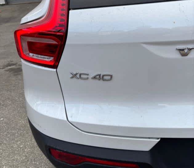 Used 2023 Volvo XC40 B5 Plus w/ Protection Package Premier AWD/4WD image 7