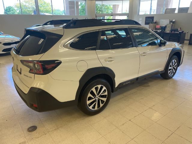 Used 2023 Subaru Outback Premium AWD/4WD image 6