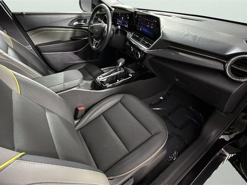 Used 2024 Chevrolet Trax ACTIV w/ Sunroof Package image 35