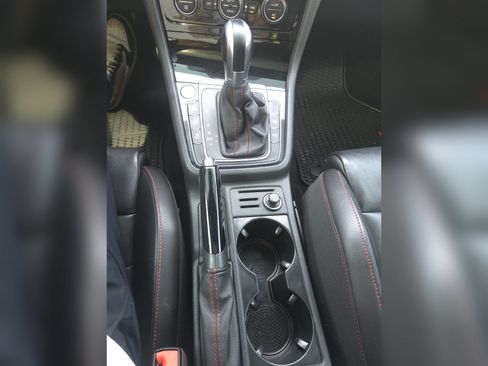 Used 2019 Volkswagen Golf 4-Door FWD image 14