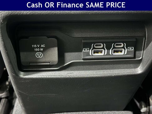 Certified 2025 Jeep Grand Cherokee Laredo X w/ Luxury Tech Group I AWD/4WD image 15