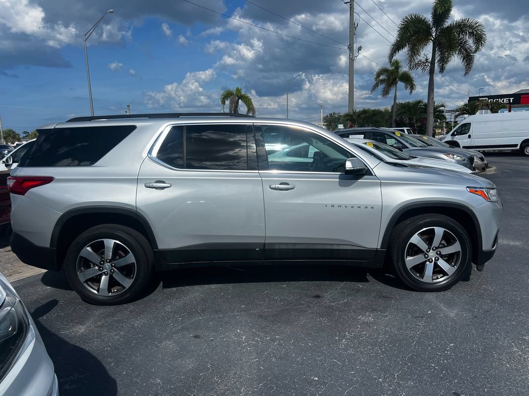 Used 2020 Chevrolet Traverse LT w/ LT Premium Package AWD/4WD image 7