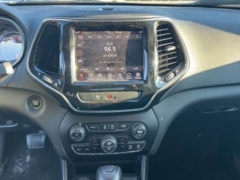 Used 2019 Jeep Cherokee Limited image 17