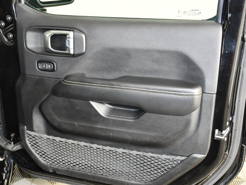 Used 2025 Jeep Wrangler Unlimited Sahara AWD/4WD image 32