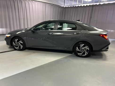 Used 2025 Hyundai Elantra SEL image 4