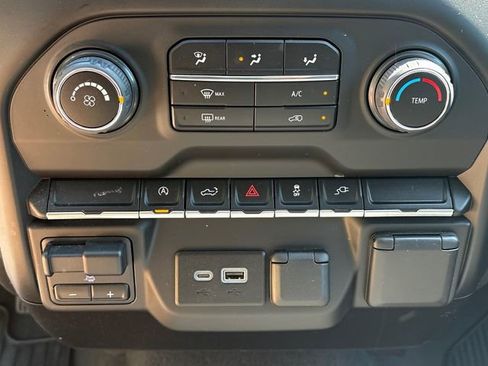 Used 2022 Chevrolet Silverado 1500 Custom AWD/4WD image 31