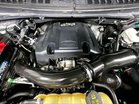 Used 2019 Ford Expedition XLT w/ Equipment Group 202A image 9