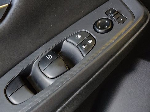 Used 2025 Nissan Sentra SV FWD image 27
