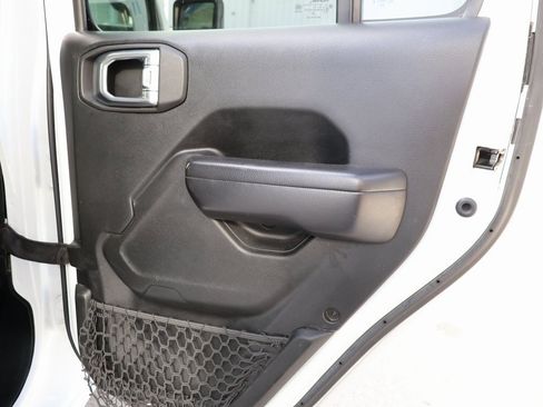 Used 2021 Jeep Gladiator Sport image 12