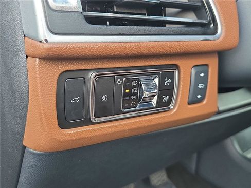 Certified 2024 Lincoln Navigator Reserve AWD/4WD image 30