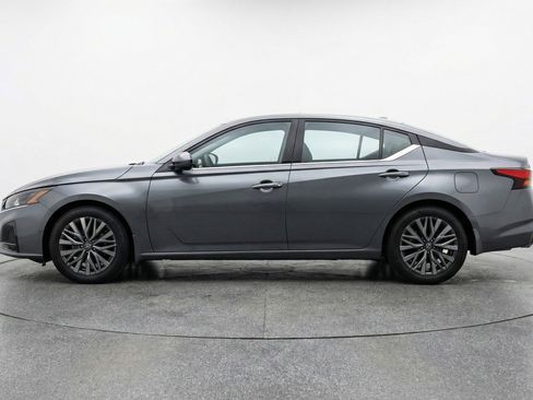 Used 2025 Nissan Altima 2.5 SV image 5