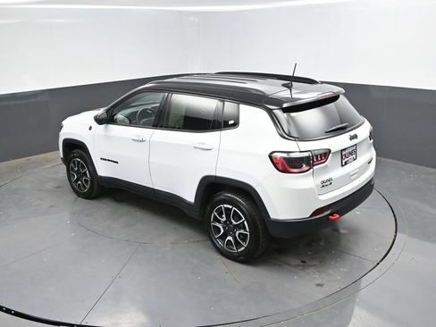 Used 2025 Jeep Compass Trailhawk AWD/4WD image 29