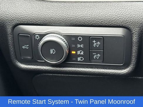 Used 2022 Ford Explorer XLT w/ Equipment Group 202A image 13