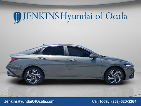 New 2026 Hyundai Elantra Limited FWD image 2