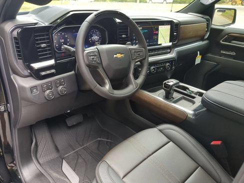 New 2026 Chevrolet Silverado 1500 High Country w/ High Country Premium Package AWD/4WD image 16