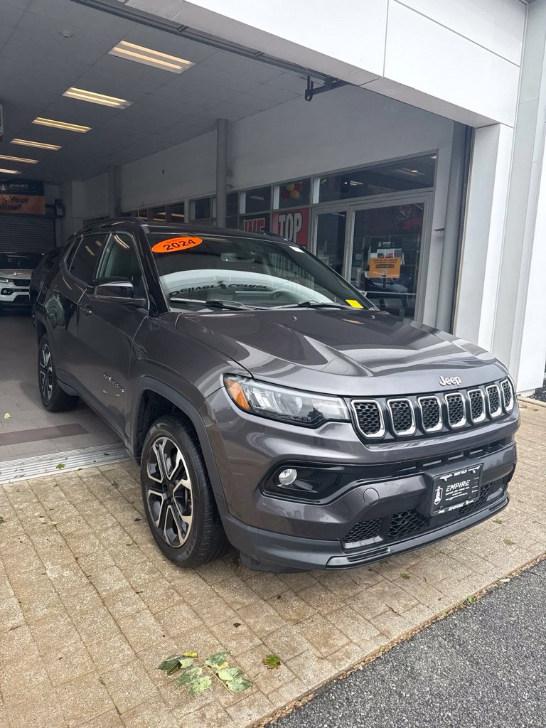 Used 2024 Jeep Compass Limited AWD/4WD image 2