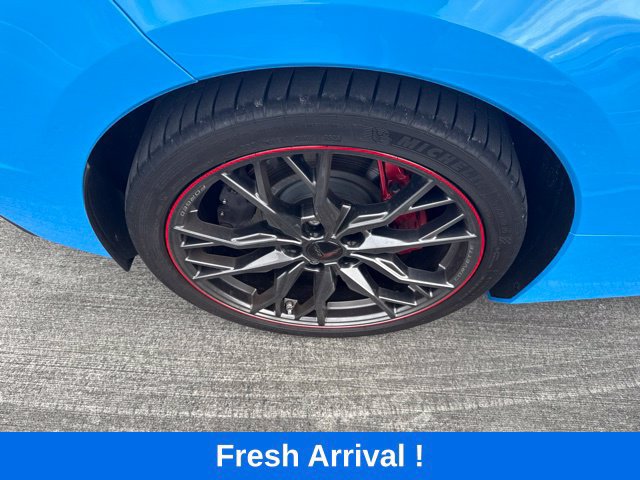 Used 2024 Chevrolet Corvette Stingray Coupe w/ Z51 Performance Package RWD image 18