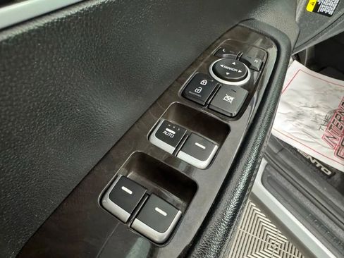 Used 2018 Kia Sorento L FWD image 35