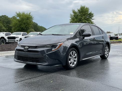 Used 2023 Toyota Corolla LE FWD image 1