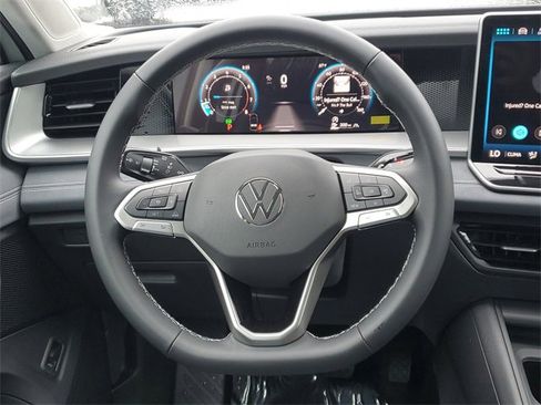 New 2025 Volkswagen Tiguan SE image 25