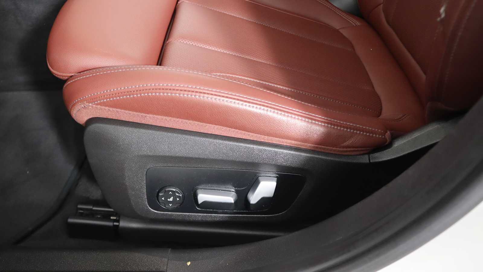 Used 2022 BMW 330i xDrive Sedan w/ M Sport Package AWD/4WD image 19
