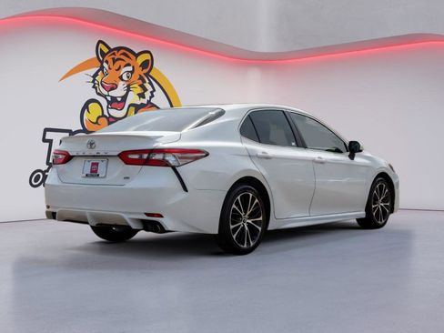 Used 2018 Toyota Camry SE image 5
