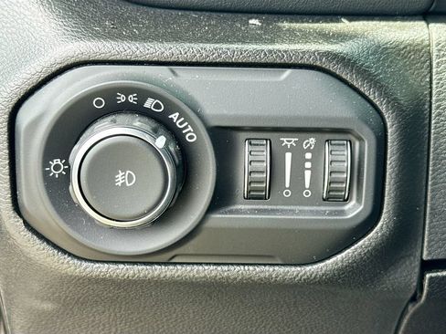 Used 2022 Jeep Wrangler Unlimited Sahara AWD/4WD image 11