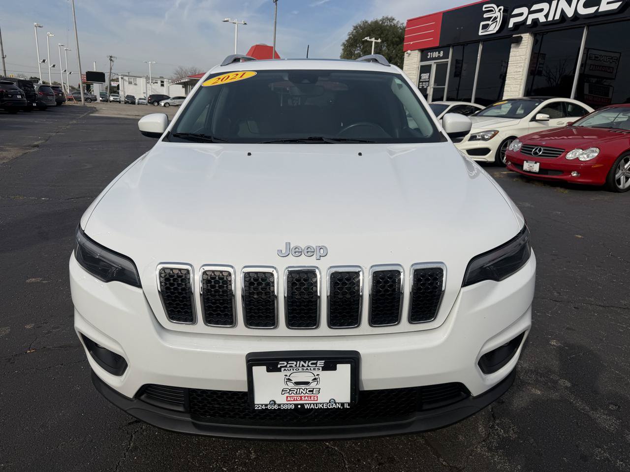 Used 2021 Jeep Cherokee Latitude Lux w/ Sun & Sound Group AWD/4WD image 2
