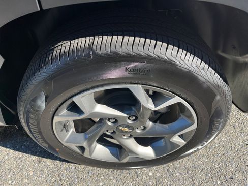 Used 2025 Chevrolet Trax LT image 28