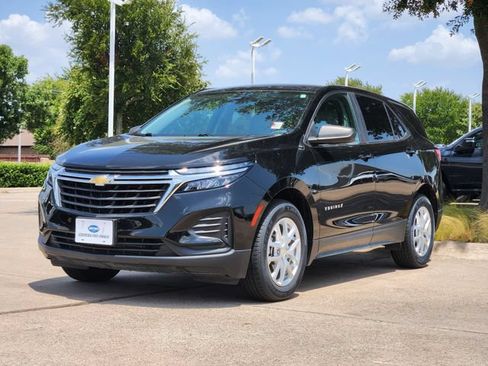 Used 2022 Chevrolet Equinox LS w/ LS Convenience Package FWD image 3