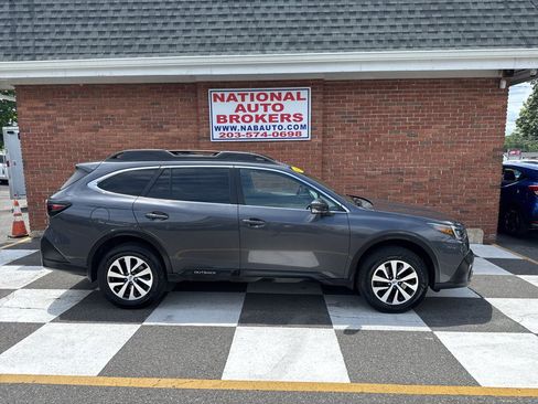 Used 2022 Subaru Outback Premium AWD/4WD image 2