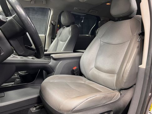 Used 2022 Toyota Sienna Limited AWD/4WD image 3