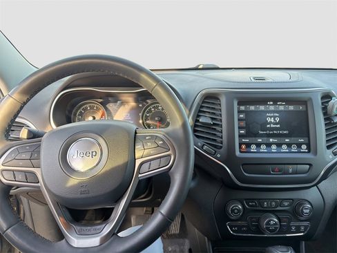 Used 2022 Jeep Cherokee Latitude Lux w/ Mopar Interior Package image 17